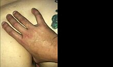 Video buatan sendiri dari seorang MILF yang horny mendapatkan pantat besarnya dientot dan diisi sperma