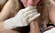 Horká nevlastní sestra dává kouření a polyká sperma v detailním videu