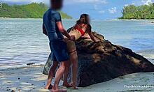 Bijna betrapt op seks op een afgelegen strand