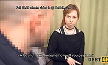 Verzweifelte russische Mädchenschulden führen zu intimer Begegnung mit Kredithai