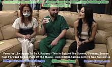 Doktor Tampa i pielęgniarka Stacy Shepard przeprowadzają upokarzający egzamin ginekologiczny na nieśmiałej Blaire Celeste jako wymóg dla nowych studentów na Tampa University. Obejrzyj pełny film na Doctor-Tampa.com
