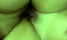 O femeie căsătorită se luptă cu dimensiunea penisului unui bărbat de culoare într-un videoclip amator