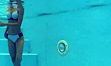 Unga och smala Hermione Ganger i sensuell undervattensmöte