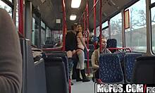 Le trajet en bus se transforme en une session de sexe public sauvage avec Mofos