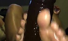 Szexi amatőr lábak, Crystina Rossi, nagyszerű lábmunkát ad egy nagy fekete farknak