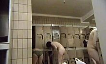 Вуайеристское порно видео с участием различных любительских пловцов в HD