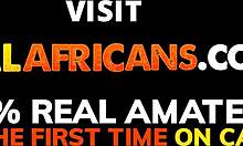 ¡Primera experiencia de cornudo de parejas negras amateur! ¡Verdaderos africanos en acción!