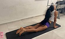 Tamirci, Latin milf'in cinsel arzularını sıcak yoga seansından sonra tatmin ediyor