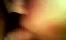 Lubben amatør deepthroater en varm kuk på kamera