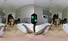 VR - ベッドでホットな蒸し暑いアクションをするホーニーカップル