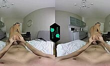 VR - Ζευγάρι που καυλώνει σε καυτή δράση στο κρεβάτι