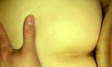 Drobná zrzka kolumbijská kráska s dráždivým malým zadečkem je intenzivně šukána zezadu z pohledu první osoby