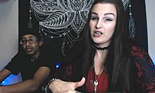 Stara šola camgirls vlog: Cuckolding in amaterski porno z bujno tetovirano ljubico Alace Amory