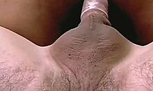 Lubben svart kone gir den beste blowjob og analingus for å ri mannen sin til orgasme