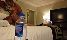 Madelyn Monroe s'engage dans une activité sexuelle avec un individu inconnu pendant ses vacances à Las Vegas