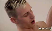 Gay boysporn: Unge drenge solo session med stor pik