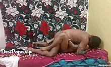 Femme au foyer indienne couchant avec son neveu
