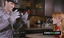 Madi Collins dan Melody Mynx bintang dalam video sumbang mahram bertemakan Halloween