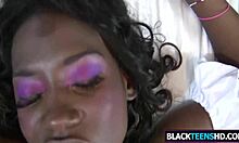 Jazzy Jamison, en kurvet svart kvinne, blir penetrert hjemme