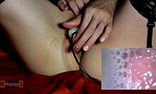 Pasangan amatir menjadi aneh dengan kamera endoskop dan stoking