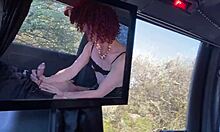 Arcanne, napalona transseksualistka, zostaje zerżnięta w dupę w samochodzie