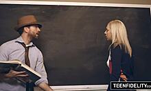 Le comportement coquin de Tiffany Watson a été filmé dans une vidéo hardcore