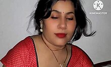 Esposa india excitada se pone traviesa en webcam