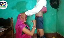 Indická nevlastná matka a nevlastný syn sa oddávajú horúcej trojke