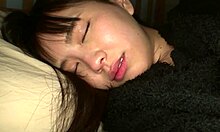Японски аматьорски момичета се брутализират в това домашно видео